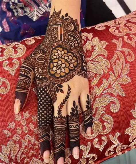 15_Fancy Mehndi Design to Look GorgeousMahndidesigncom