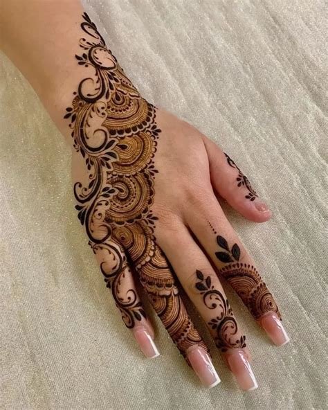 2_Fancy Mehndi Design to Look GorgeousMahndidesigncom