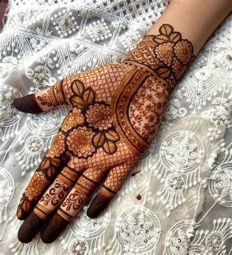 7_Fancy Mehndi Design to Look Gorgeous  Mahendidesigncom
