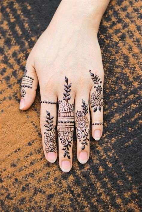 2_9 Unique Collections of Finger Mehndi Designs