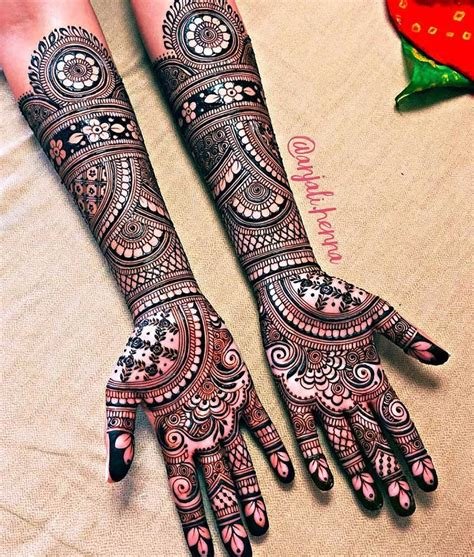 10_8 Front Side Mehndi Design Ideas That Will Give Your Bridal Lehenga