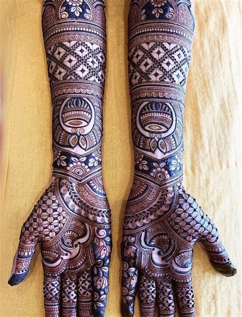 11_Bridal Mehndi Designs  9 Most Adorable Mehndi Design To Try