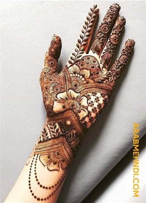 15_Innovative Circle Front Hand Bridal Mehndi Designs  Front Hand Bridal