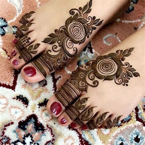 13_24 Simple Mehndi Designs for Feet That Will Mesmerise All Indian Brides