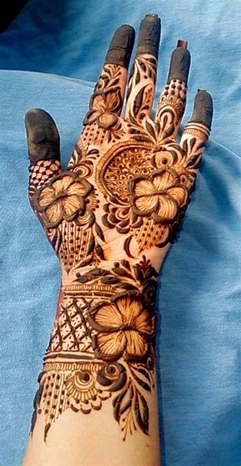 8_31 Unique And Beautiful Rose Mehndi Designs For DDay