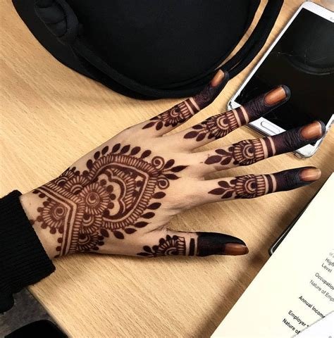 10_Short Mehndi Design Ideas That Will Make You the Star of the Show