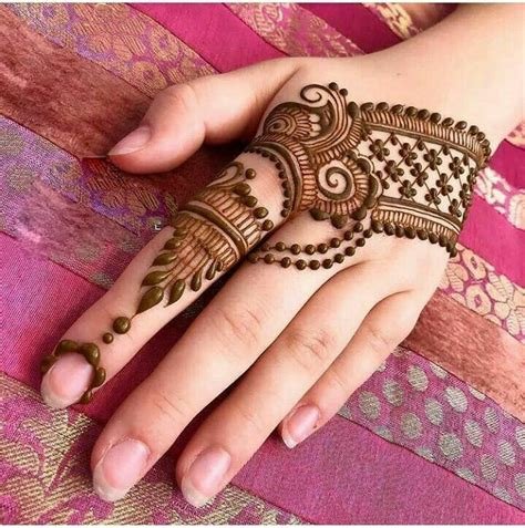 6_80 Beautiful Simple Mehndi Designs for festive look  CGfrog