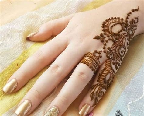 6_26 One Side Mehndi Designs To Show How Much You Care For Your Veeray Di