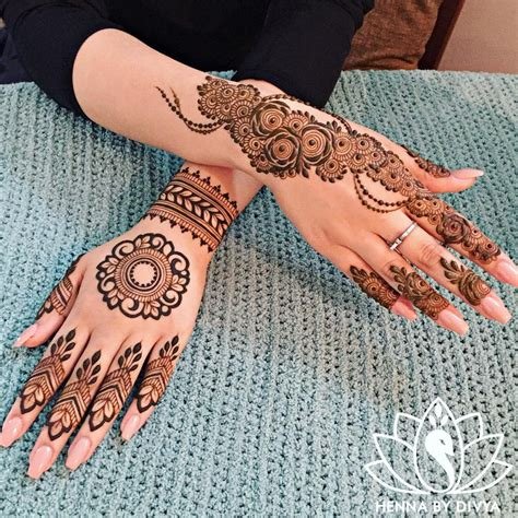 7_20 Striking One Side Mehndi Designs for BFFs of the Bride or Groom