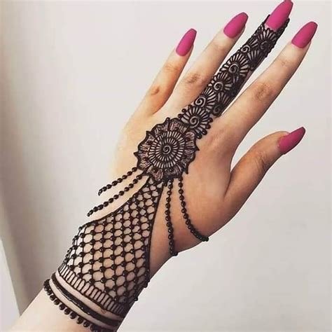 8_Top 10 Evergreen Traditional Mehndi Designs 2023