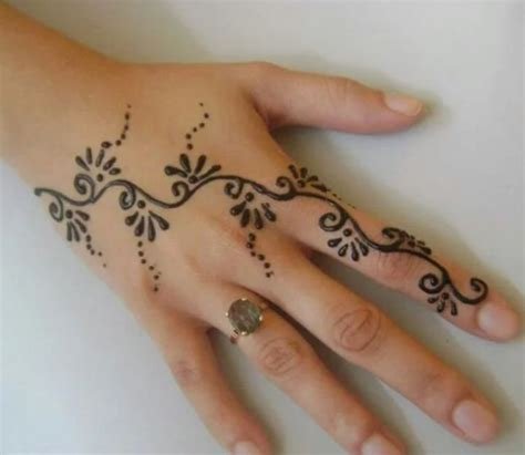 2_200 Very Simple Mehndi Design Photo Gallery 2022  Mehndi Design