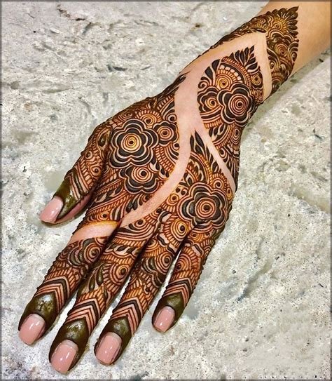 1_Latest Pakistani Mehndi Designs 2021 for Eid and Wedding Events