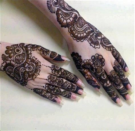 2_Stunning Pakistani Mehndi Designs for the Modern Day Bride