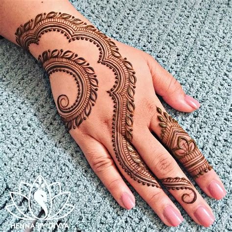 14_Latest Pakistani Mehndi Designs 2023 for Eid and Wedding Events