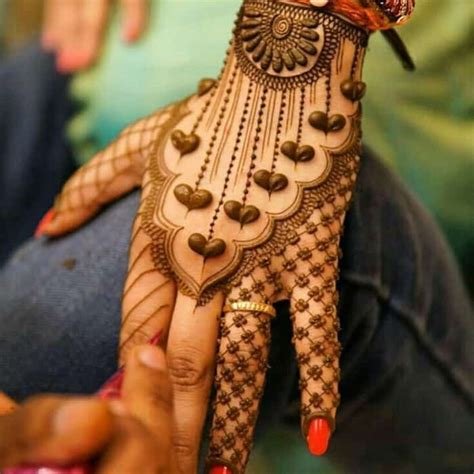 10_40 Exquisite Pakistani Mehndi Designs Thatll Make Heads Turn