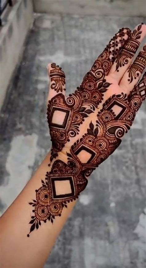 13_Latest Pakistani Mehndi Designs 2021 for Eid and Wedding Events