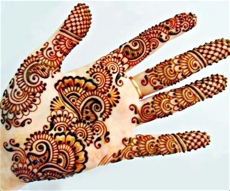 14_Simple Mehndi Designs for Left Hand Palm by Henna Artists