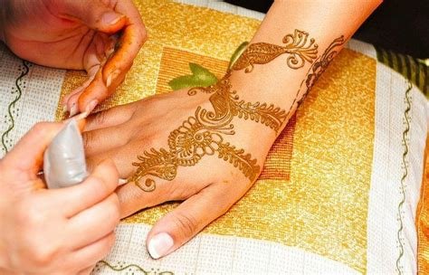 13_70 Gorgeous Back Hand Mehndi Designs That Stole Our Hearts  Pyaari