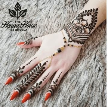14_70 Gorgeous Back Hand Mehndi Designs That Stole Our Hearts  Pyaari