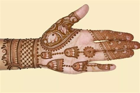 3_Inside Parineeti Chopra and Raghav Chadhas Mehndi ceremony