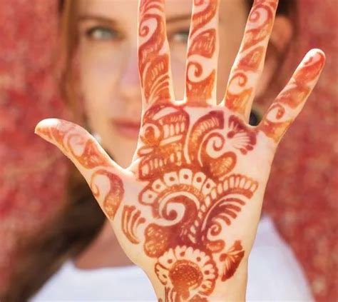 2_The Best Parrot Mehendi Designs For Different Occasions  Alippo