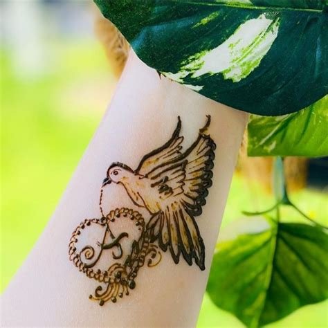 4_Aggregate more than 72 parrot design in mehndi super hot  seveneduvn