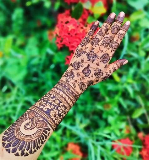 10_29 Remarkable Peacock Mehndi Designs for the Brides of Today