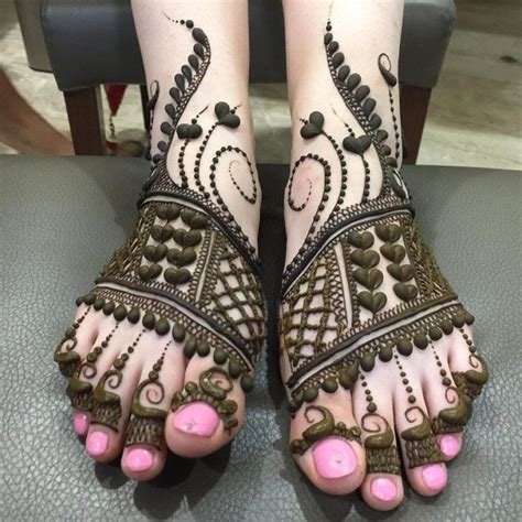 1_Simple Foot Mehndi Designs 2023 Images AKA Pero ki Mehndi