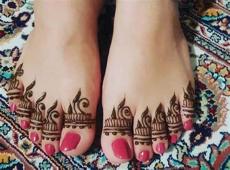 1_Simple Foot Mehndi Designs 2023 Images AKA Pero ki Mehndi