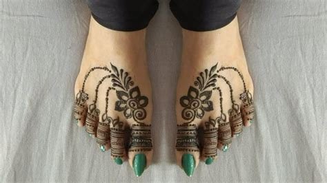 6_Simple Foot Mehndi Designs 2023 Images AKA Pero ki Mehndi