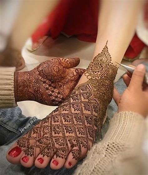 1_Simple Foot Mehndi Designs 2023 Images AKA Pero ki Mehndi