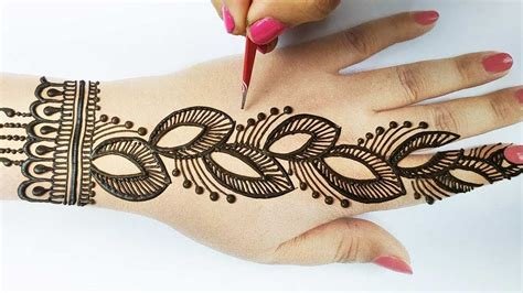 6_Hands Mehndi Phool Designs