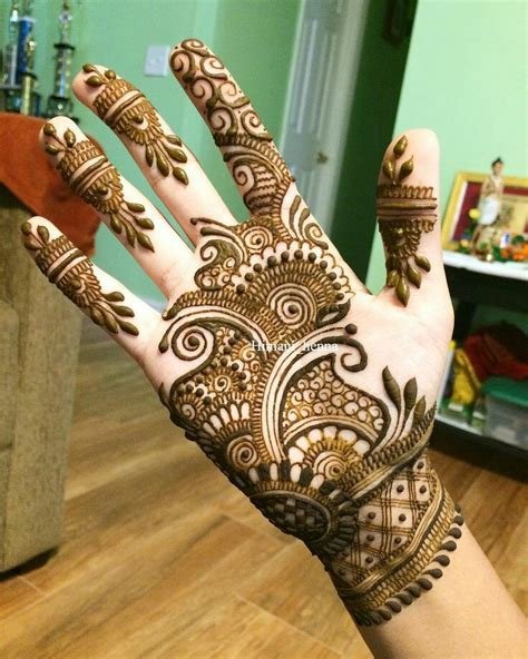 1_Astouding Traditional Arabic Mehndi Designs on full right forehand