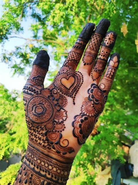 5_50 Simple Mehndi Designs For Front Hand 2021