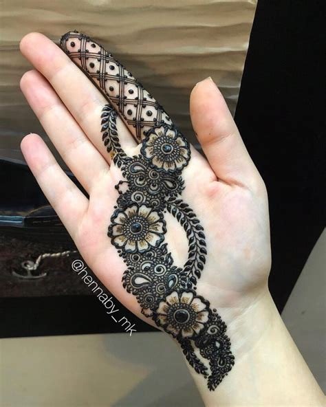 11_Front Mehndi Design Easy and Beautiful Ideas to Adorn Your Hands