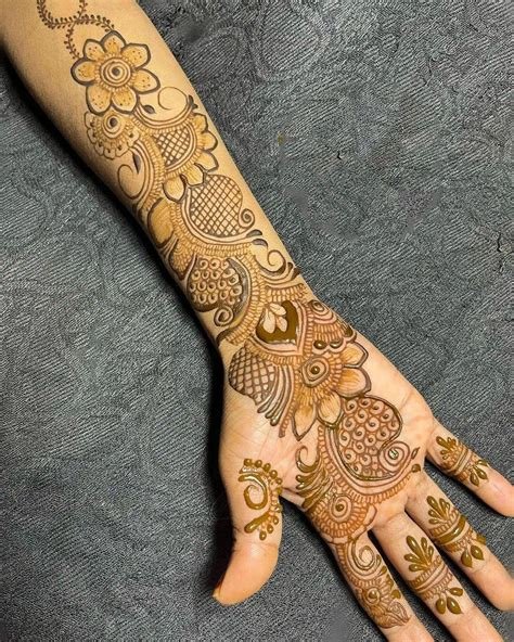 5_Simple and Plain Mehndi Design Ideas for Your Hands