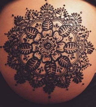 8_Top 15 Pregnancy Belly Mehndi Designs to Inspire 2020