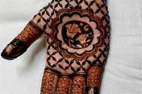 5_Most Loved Back Hand Mehndi Designs For Bride  Styleoflady