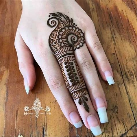 7_10 Simple Mehndi Designs for Kids That They Will Love to Show off at