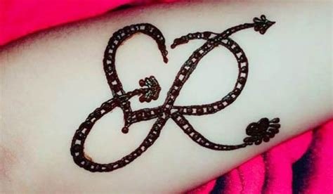 1_10 Adorable R Letter Mehndi Designs and Ideas 2023