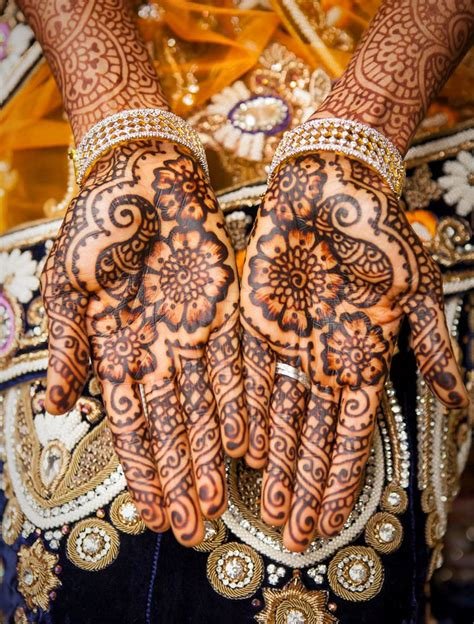 1_31 DropDead Stunning Dulhan Mehndi Designs for Hands  Legs