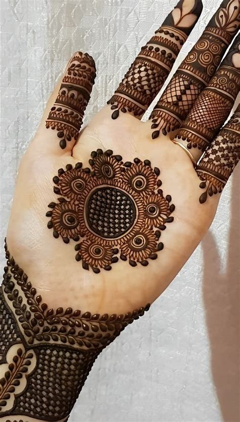 4_31 DropDead Stunning Dulhan Mehndi Designs for Hands  Legs