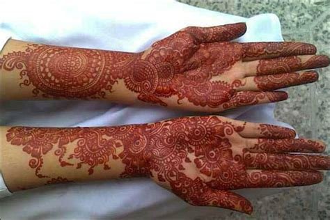 6_Red Mehndi Design  Crayon