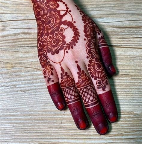 5_Top 7 Back Hand Mehndi Designs For Every Occation