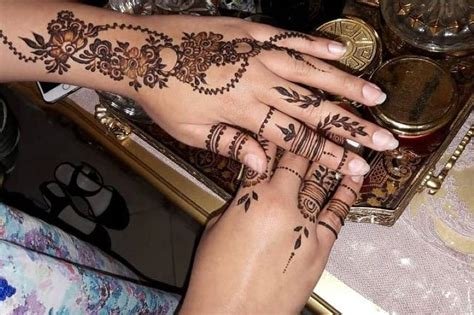 9_12 Stunning Bracelet Mehndi Design That Are Simple Quick and
