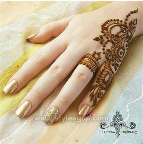 15_50 Simple Finger Mehndi Designs for Front  Back 2021 Finger Henna Ideas