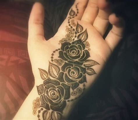 7_31 Unique And Beautiful Rose Mehndi Designs For DDay