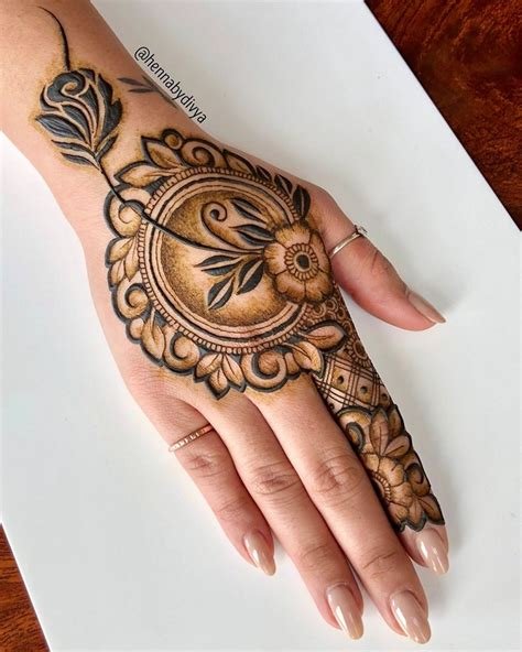 8_12 Rose Design Mehndi Ideas for the Bride and Her Besties