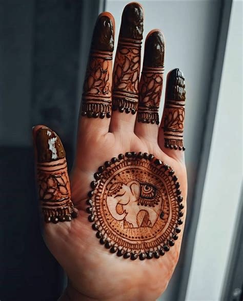 10_Round Mehndi Designs for hands You Should Definitely Try In 2020