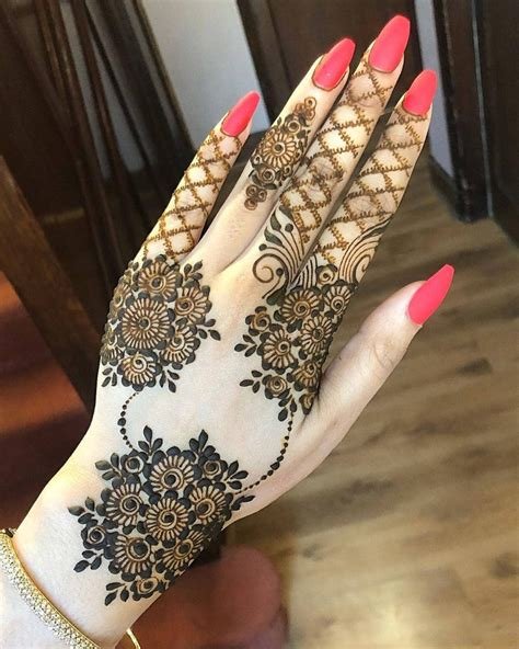 9_Round Mehndi Designs for hands You Should Definitely Try In 2020